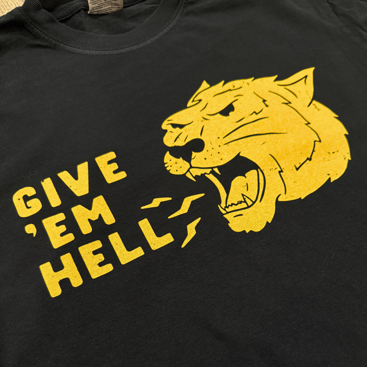 Give 'em Hell // T-shirt