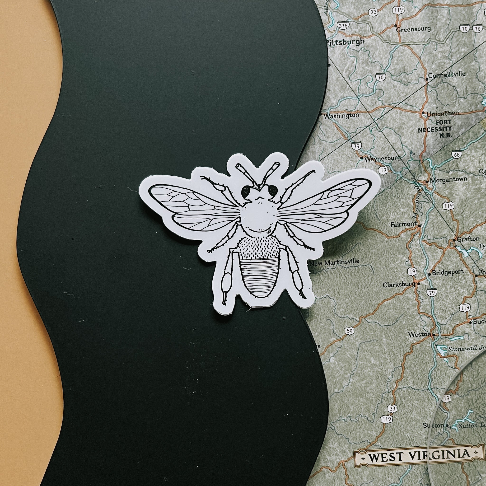 bee // sticker