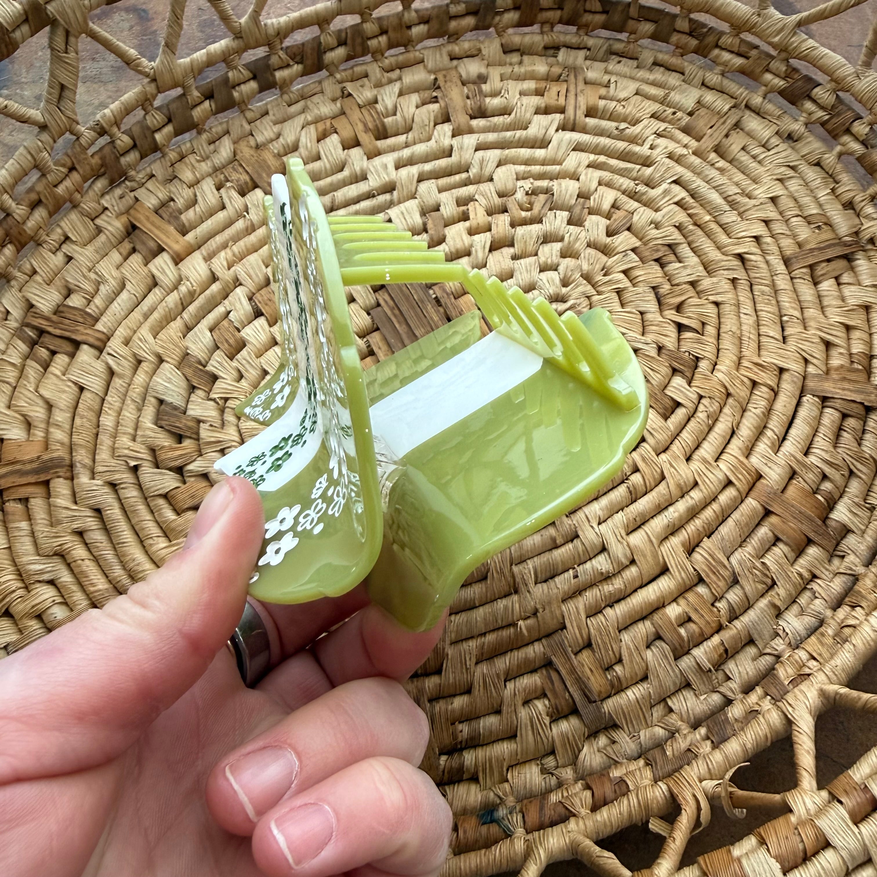 Grandma's Retro bowls hair claw