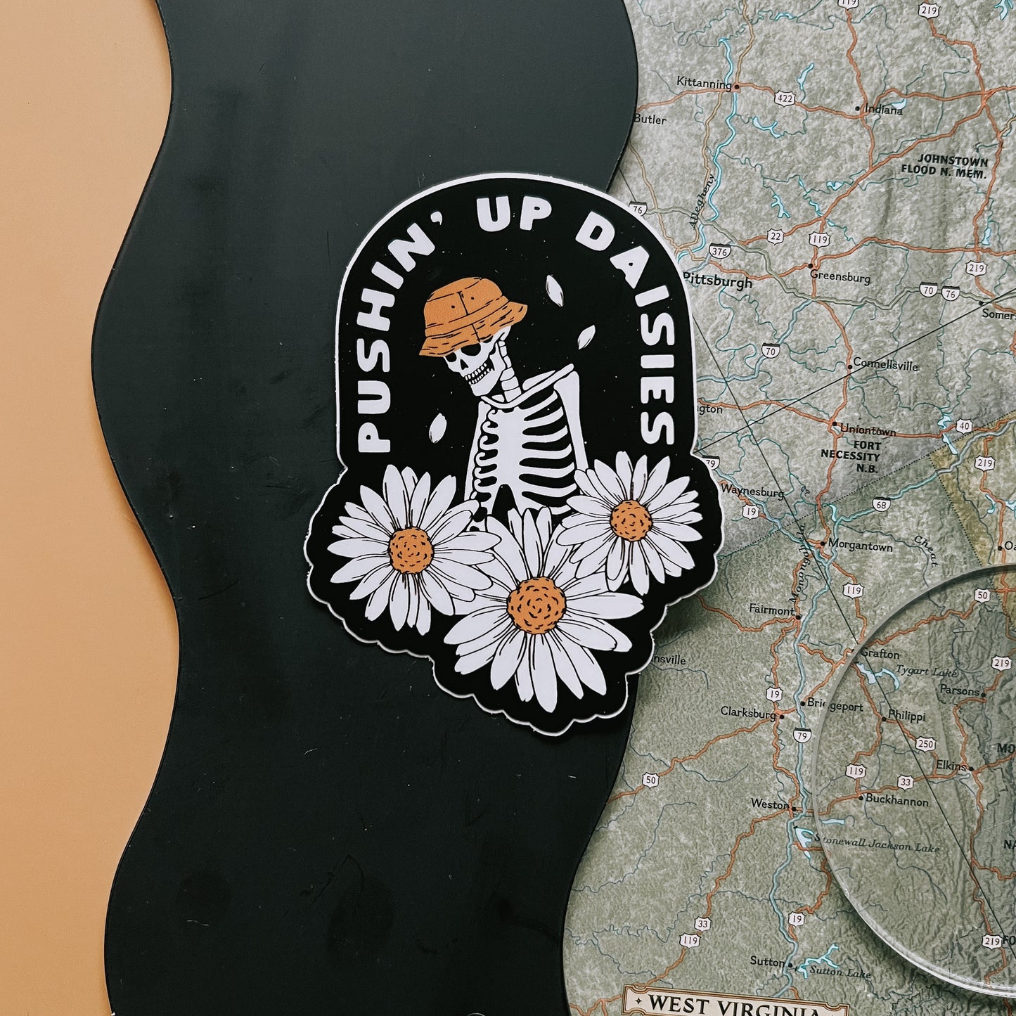 Pushin’ up daises // sticker